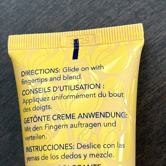 ELIZABETH GRANT Hydra-Moist Vitamin C5 & B Tinted Moisturizer with Torricelumn - Picture 7 of 8